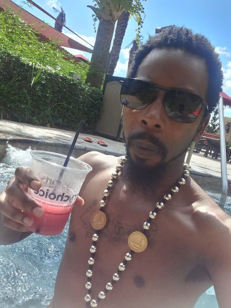 The Uno King_ pornstar top photo