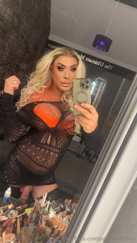 Parizanderson star exclusive pics