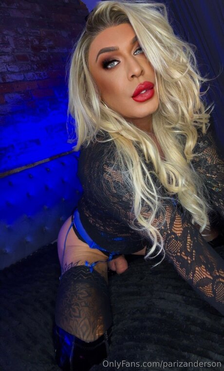 Parizanderson model naked images