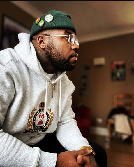 squat onlyfans adult image