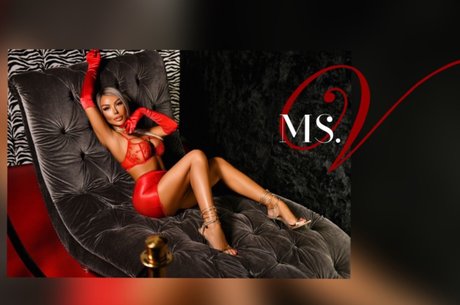 Ms V model sexy photo