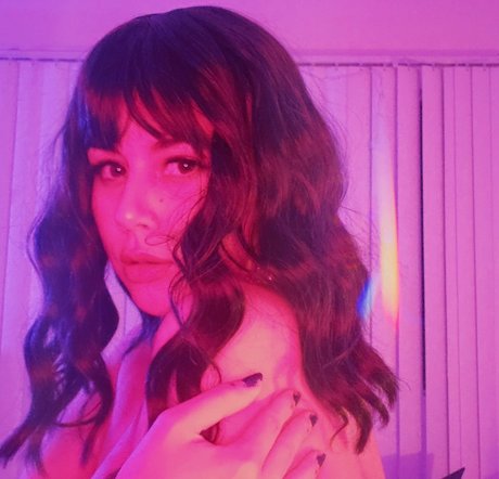 Penelope Reed beautiful star img