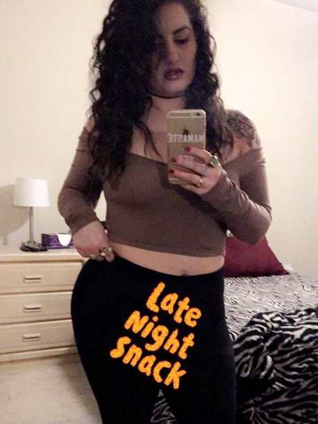 Peach Tree Rae art actress image