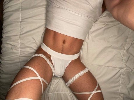 _Monkey bone_ hd actress photo