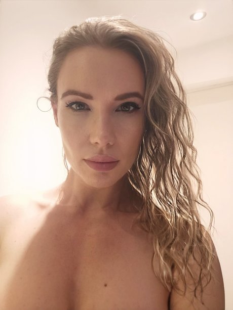 Penny Size Queen of Spades Hotwife QOS model perfect photos