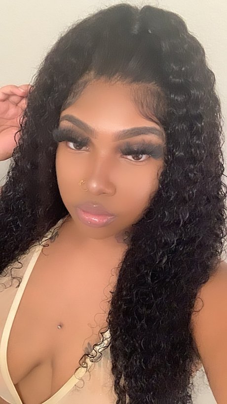 Moneeybing model erotic galleries