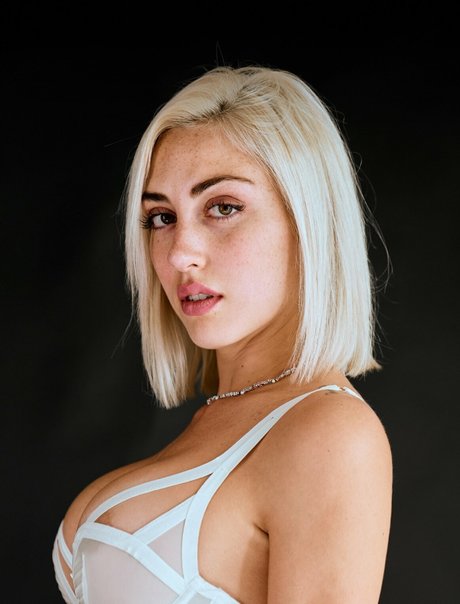 Paula Micah_ nice model photo