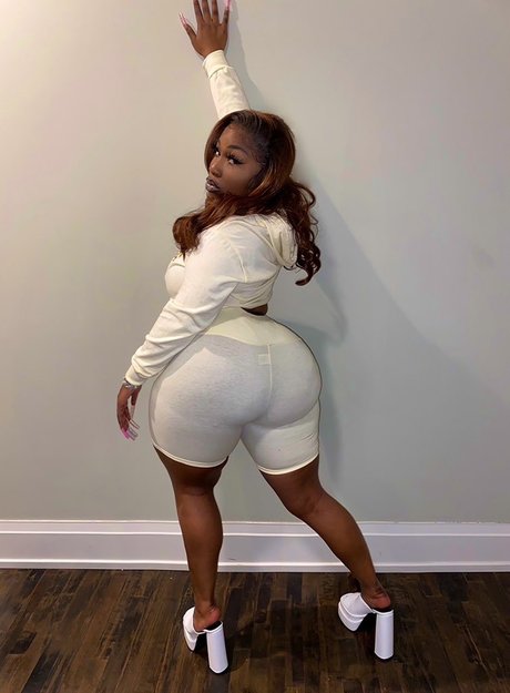 ChunLing nude model pic