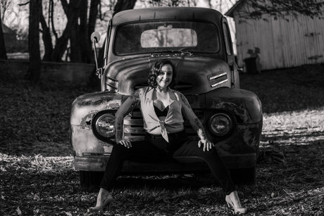 Evangeline Eve V erotic model photo