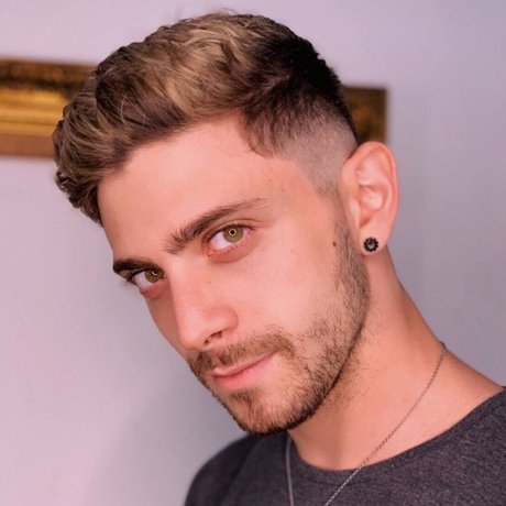 P J Z nudes model img