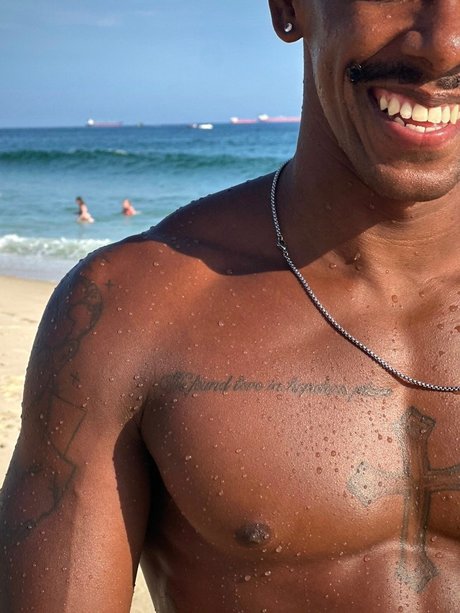 Pierre Carioca Almir Charr_ nice model image