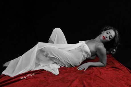 Photoholic Life sexy actress picture