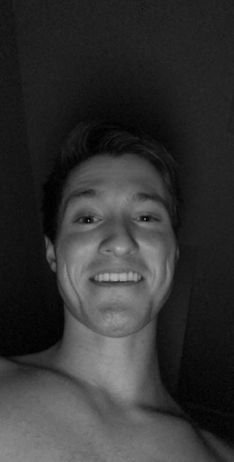 Phoenix Davis star nude images