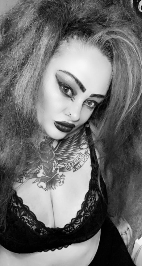 Pheadra nude model photo