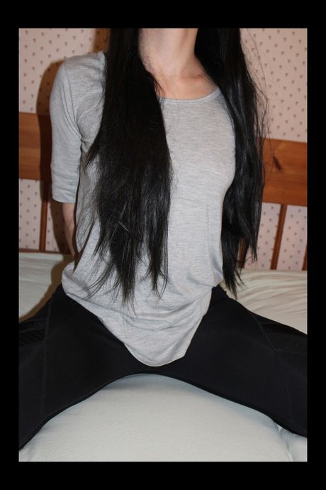 petitesara free model pics