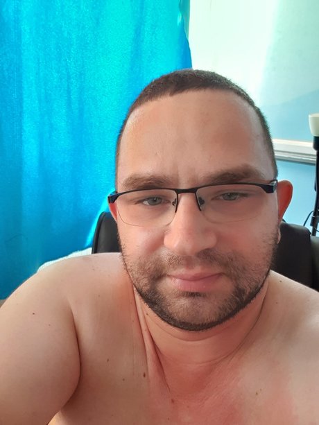 Petike1984 pretty actress image