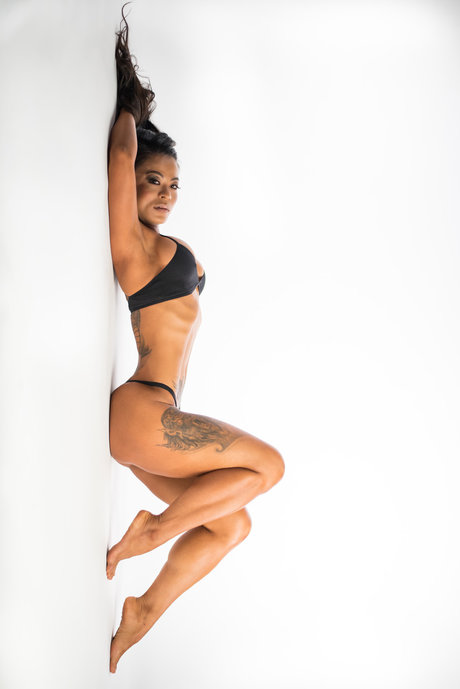 Chompy model hot photo