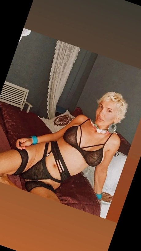 Pitonpakize model xxx galleries