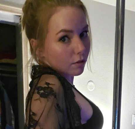 Piper Green art model photo