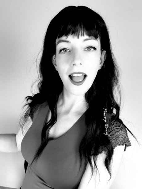 Pin up Daisy NL amp amp EN naked star pic