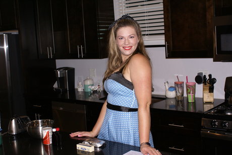 Pinup Liz model art pics