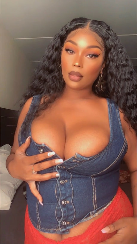 blonde babe onlyfans pretty images