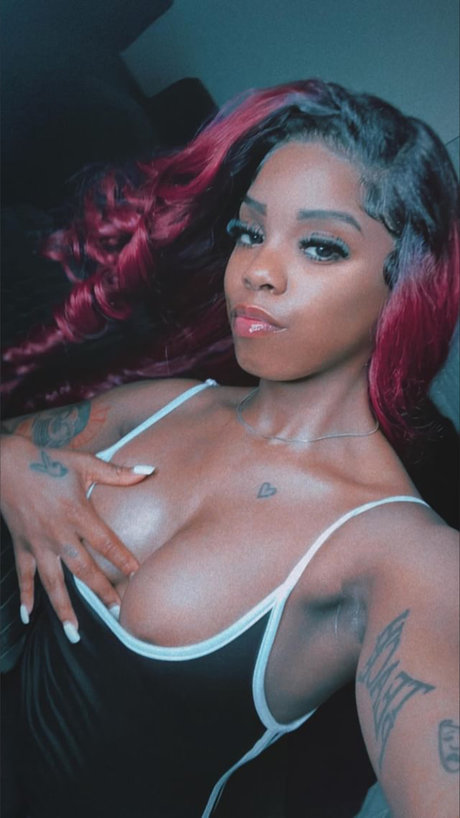 Girlshavefunx2 model top gallery