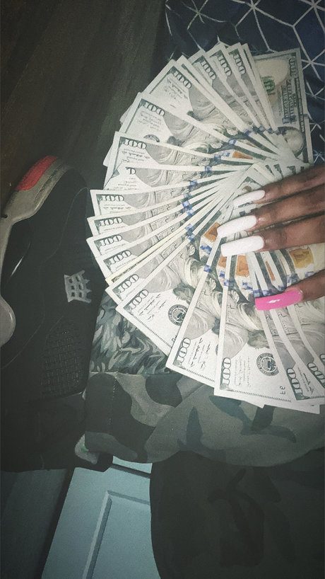 PrettyMixbreed_ model naked img