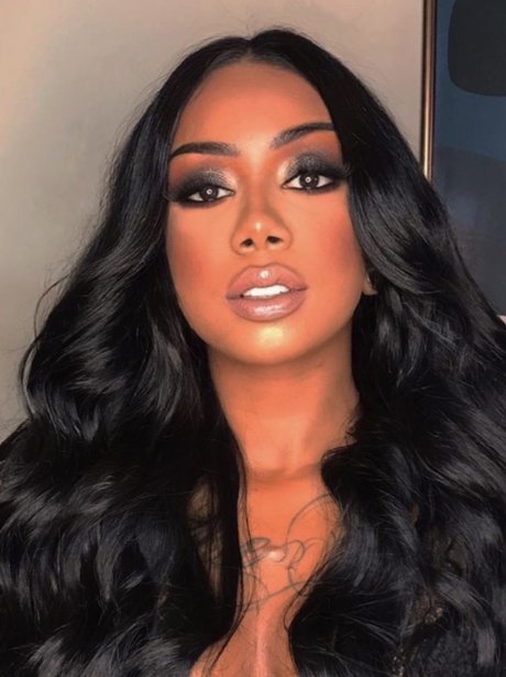 Pocah Carioca model high quality image