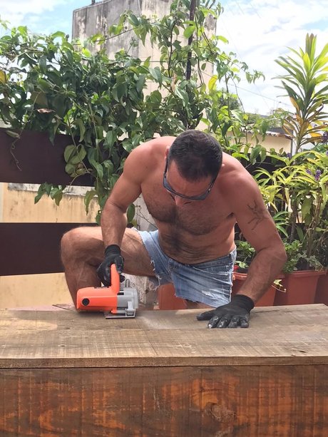 Daddy Wolf hd actress photo