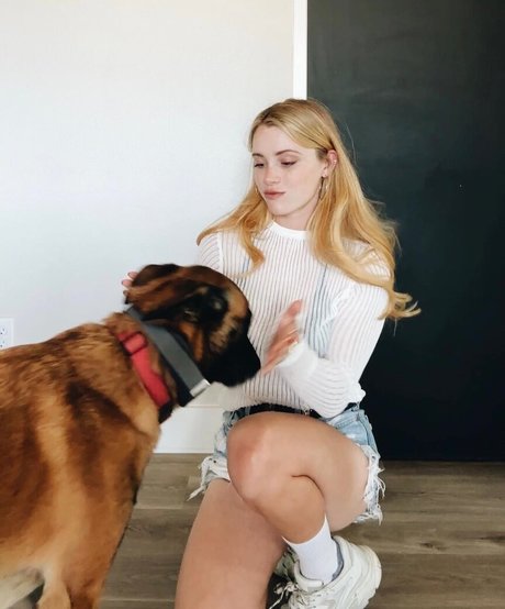 Violet Brinson star erotic pictures