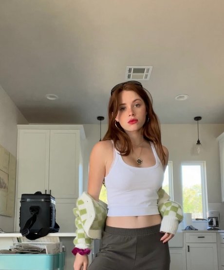 Violet Brinson star top images