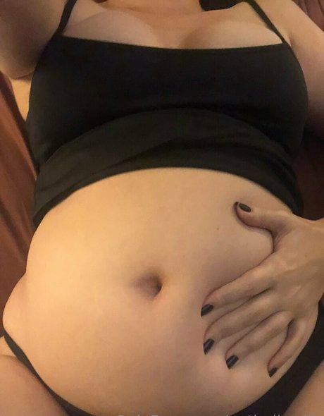 potbellywife pornstar naked image