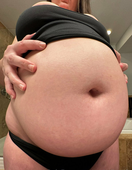 potbellywife model beautiful pic