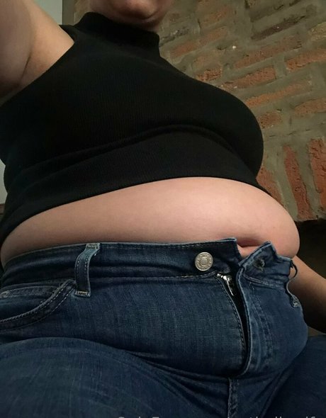 potbellywife star sexy pictures