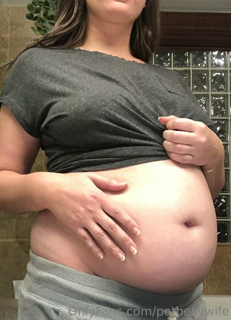 potbellywife exclusive star photo