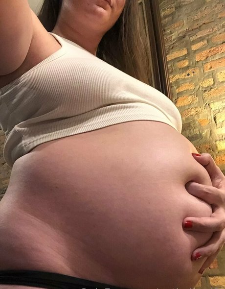 potbellywife model free photo