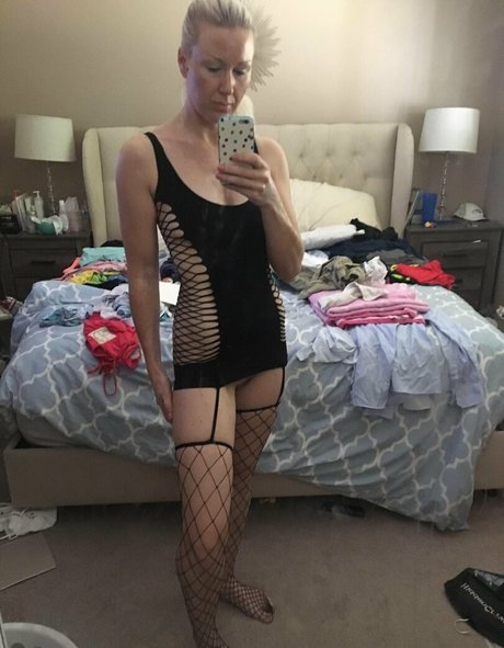 americanhousewife star naked pictures