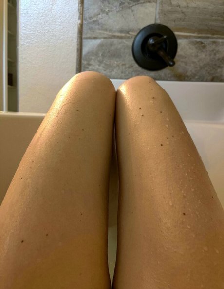 americanhousewife free actress photos