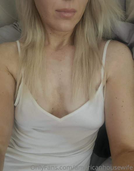 americanhousewife model adult pictures
