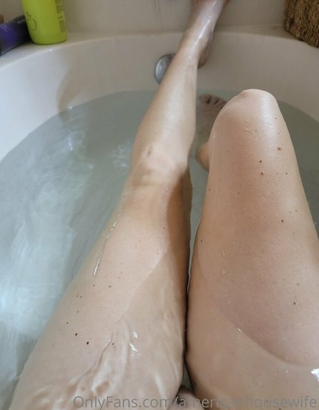 americanhousewife top actress gallery