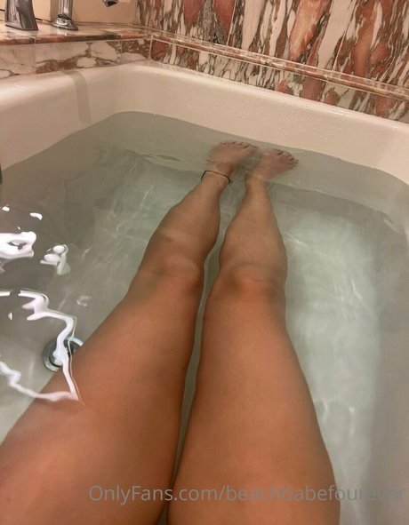 beachbabefourever model free photo