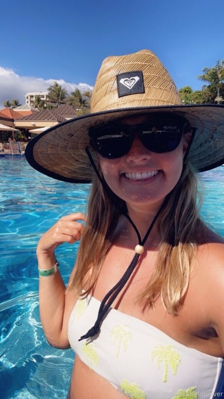 beachbabefourever pornstar naked photo