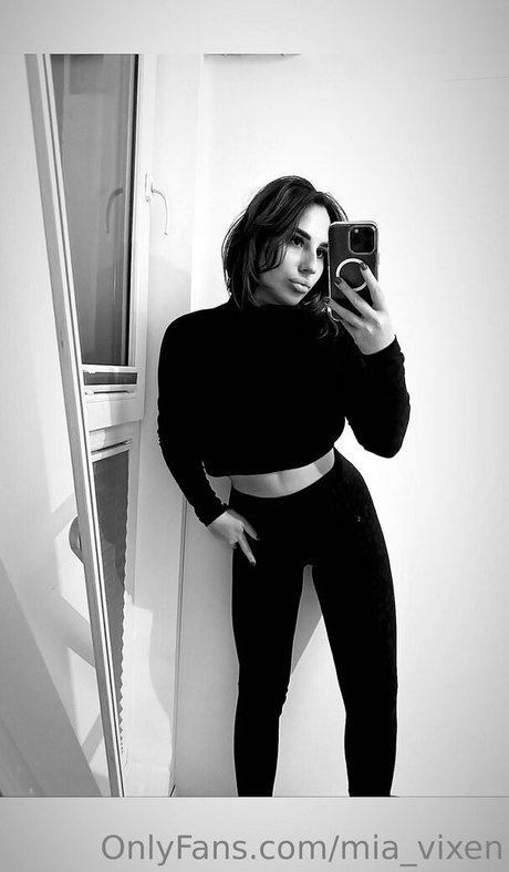mia vixen model naked archive