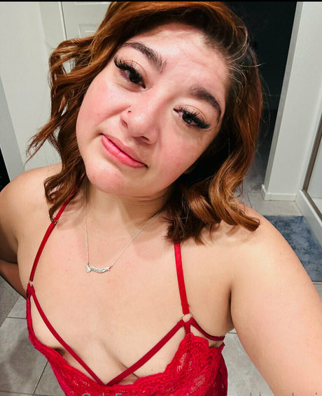 mynaughtyyukari nude model image