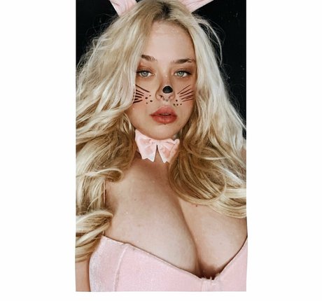 lizzynips model hot pics