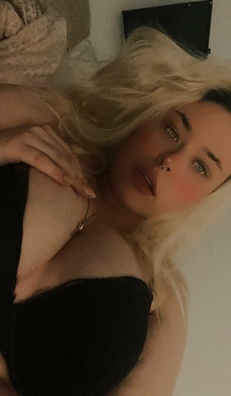 lizzynips hot star pic