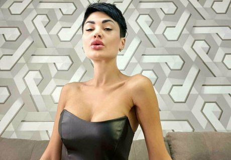 thebaddest m0mmy hd pornstar image