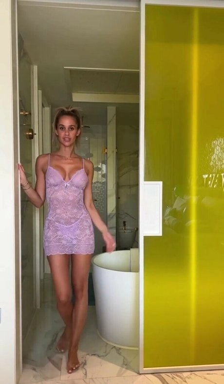 Emily Shakarji nudes model photo