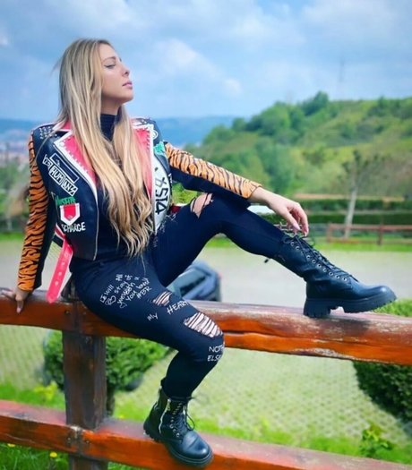 Gabriela Lori top star images